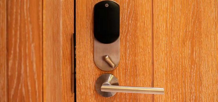 Automatic Locking Door Knob Muscoy